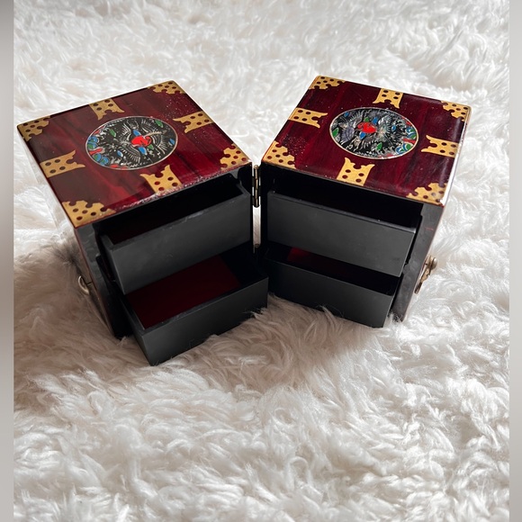 mother of pearl inlay handcrafted Korean lacquered wood folding jewelry box - Picture 7 of 13